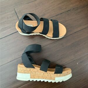 Steve Madden Black Platform Sandals